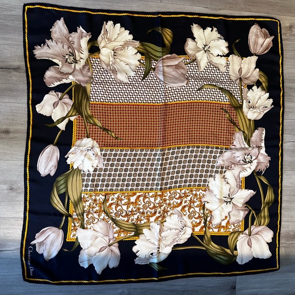🎈🎈SOLD🎈🎈Christian Dior Scarf - Picture 7 of 7